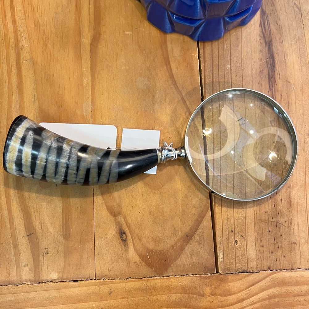 Authentic horn magnifying glass